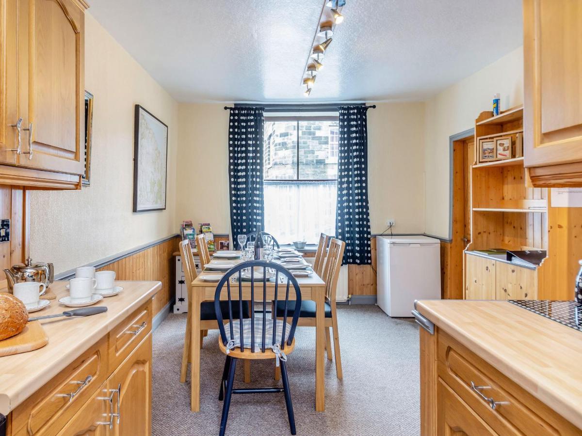 Esklets Cottage Уитби Экстерьер фото